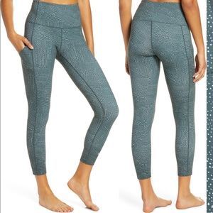 Zella Dry-fit leggings with pockets!